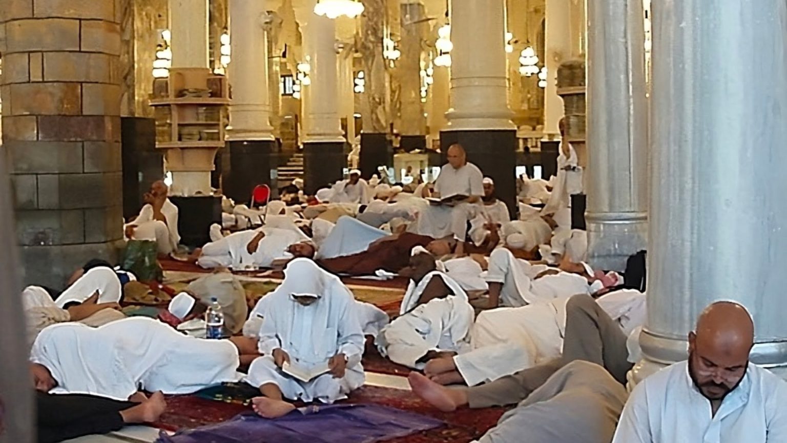 لیلۃ القدر ، حرمین شریفین میں 15 ہزار سے زیادہ افراد اعتکاف میں بیٹھ گئے