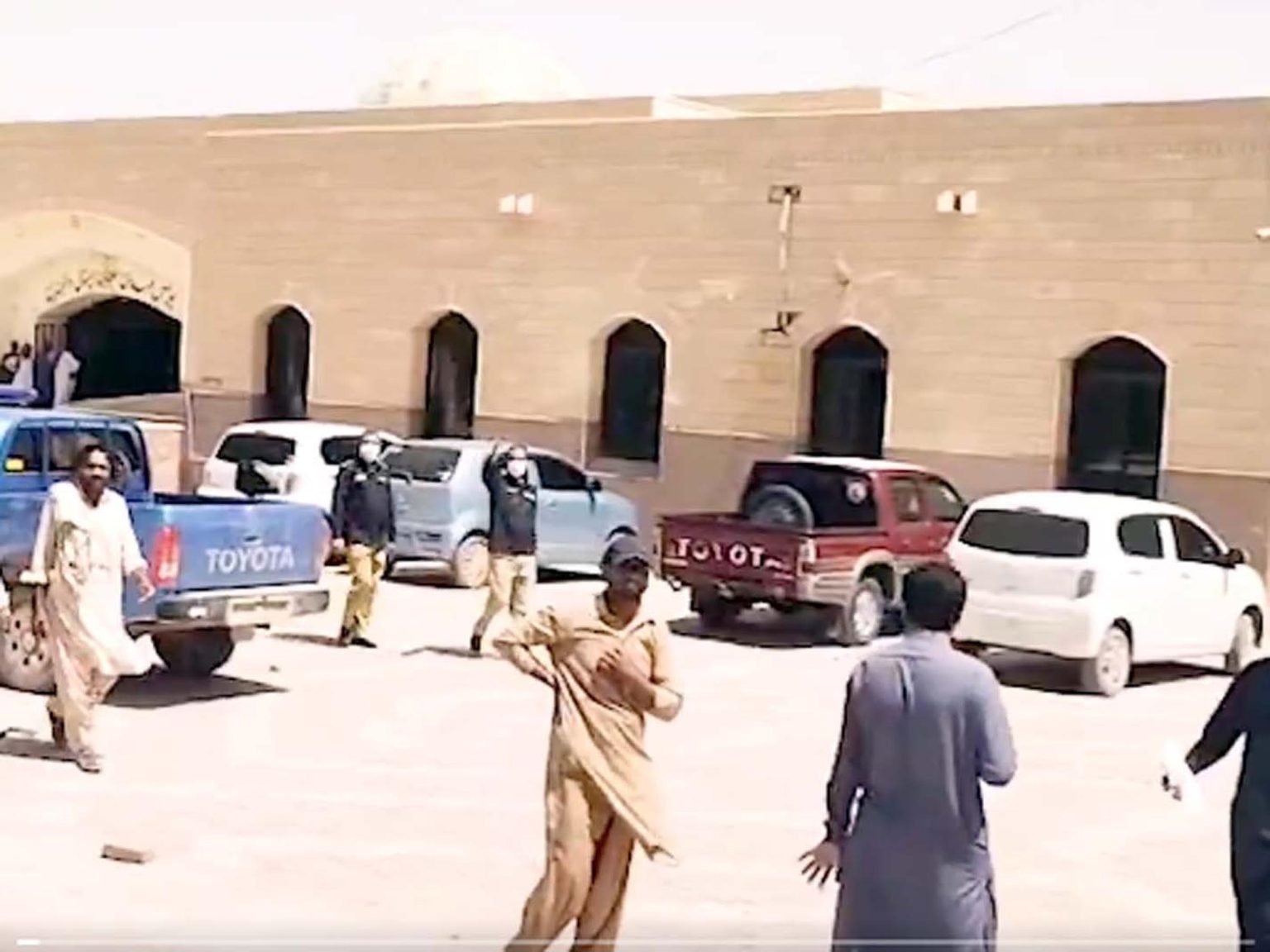 دالبندین ,مائننگ کمپنی پر حملہ، ترکی باشندے سمیت 10 افراد جاں بحق، پولیس ذرائع