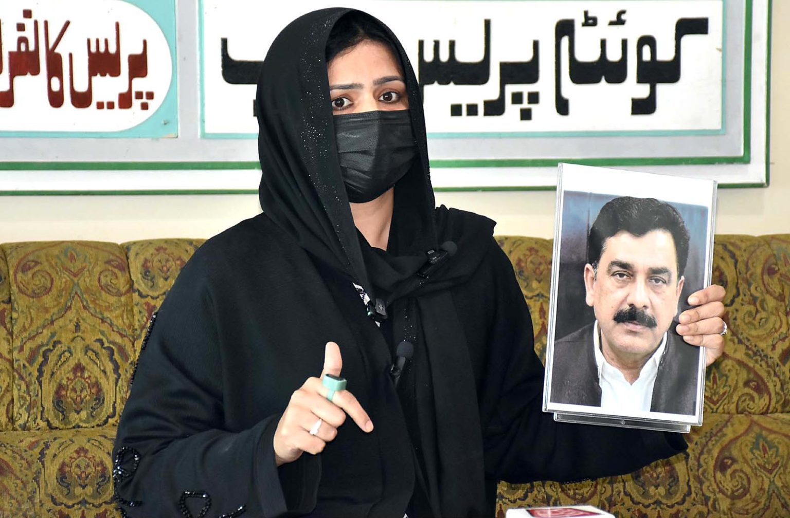 سابق شوہر کی غیر قانونی سرگرمیوں کے باعث علیحدگی اختیار کی، بچی اور میری جان کو خطرہ ہے، تحفظ دیا جائے، خاتون کی فریاد