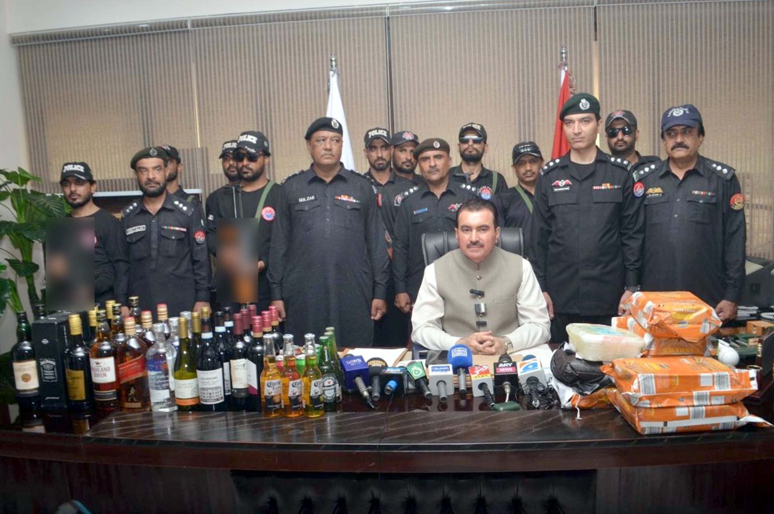 گڈانی میں 31 ارب روپے مالیت کی منشیات اور غیر ملکی شراب ضبط