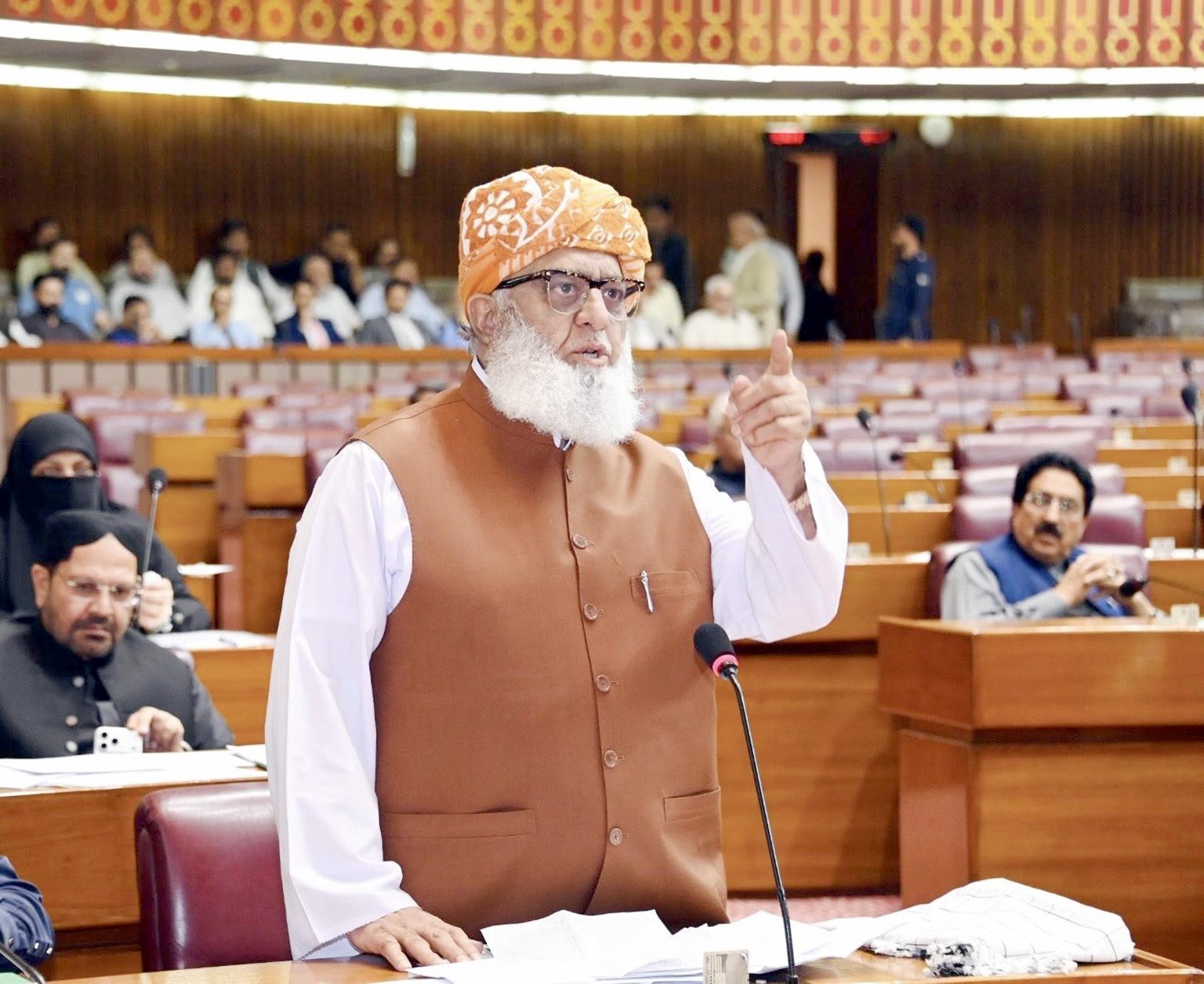 مولانا فضل الرحمن کی اسمبلی میں تقریر کو بلیک آﺅٹ کرنا پارلیمنٹ کی بے توقیری ہے، جمعیت ترجمان