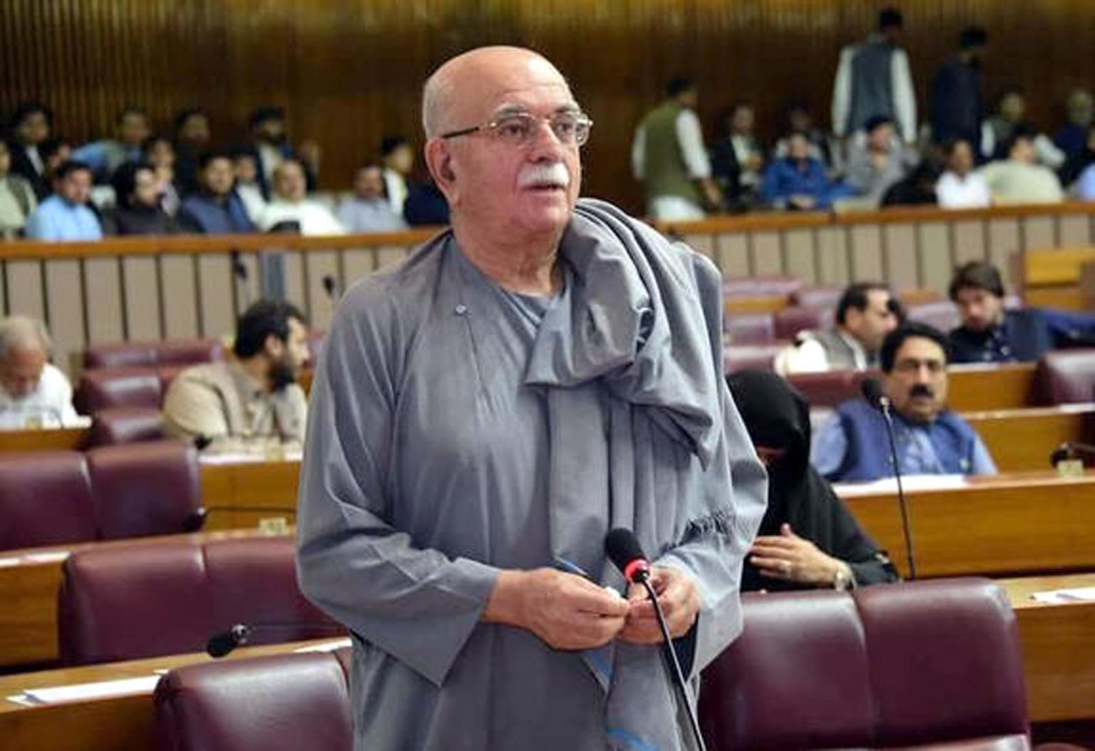 عمران خان سے ملاقات نہ کروائی گئی تو اسمبلی نہیں چلنے دیں گے، محمود اچکزئی