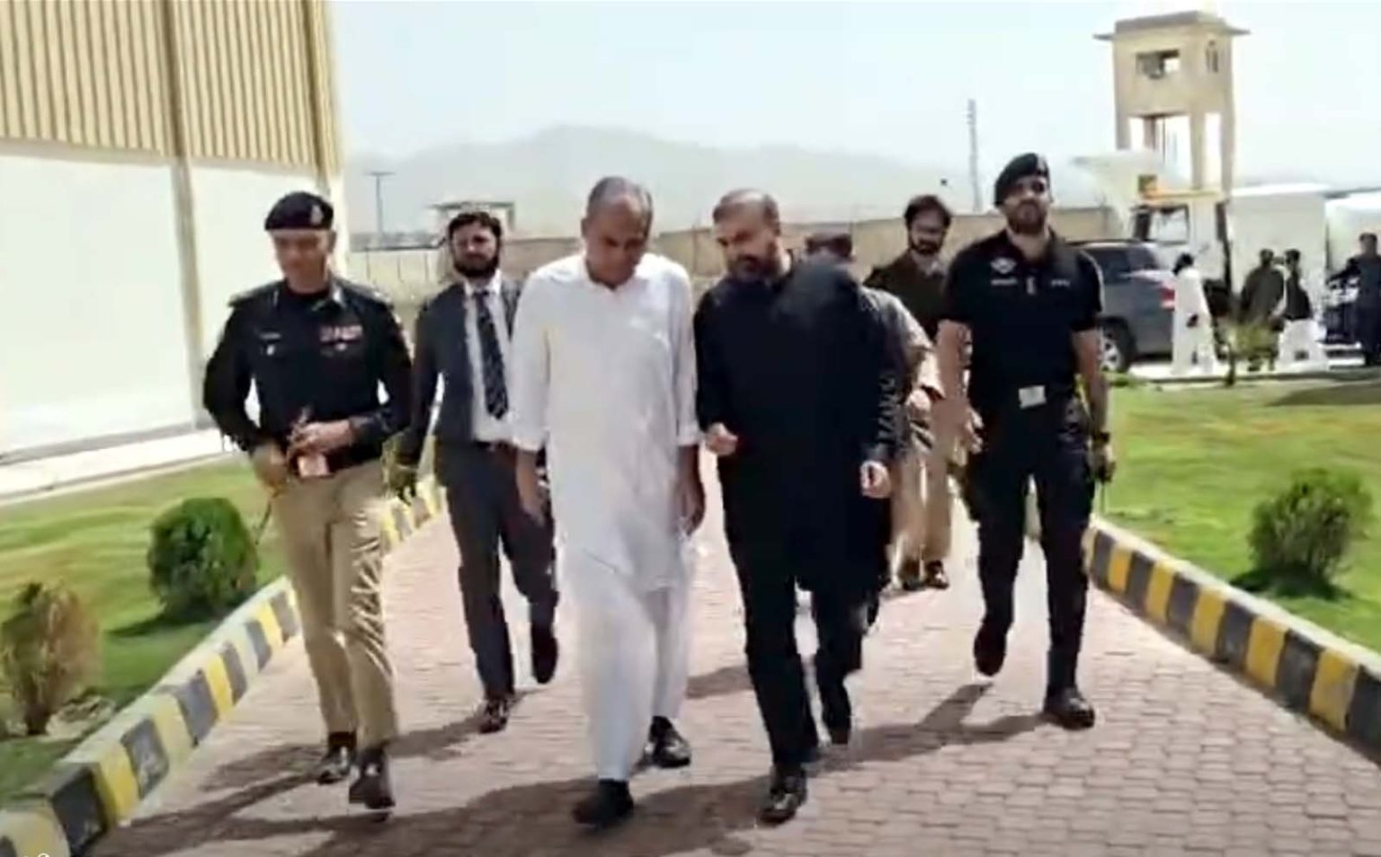 چمن پھاٹک بم دھماکہ، وفاقی وزیر داخلہ محسن نقوی کوئٹہ پہنچ گئے، واقعے سے متعلق ابتدائی رپورٹ پیش