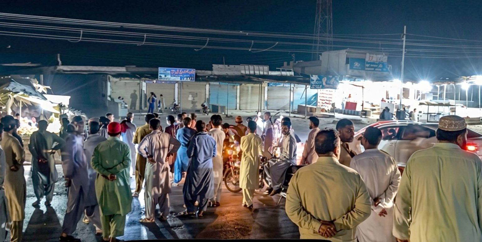 اوتھل، بیلہ شہر میں بجلی کا طویل بریک ڈاﺅن، گرمی سے بے حال شہریوں نے آر سی ڈی شاہراہ بند کردی