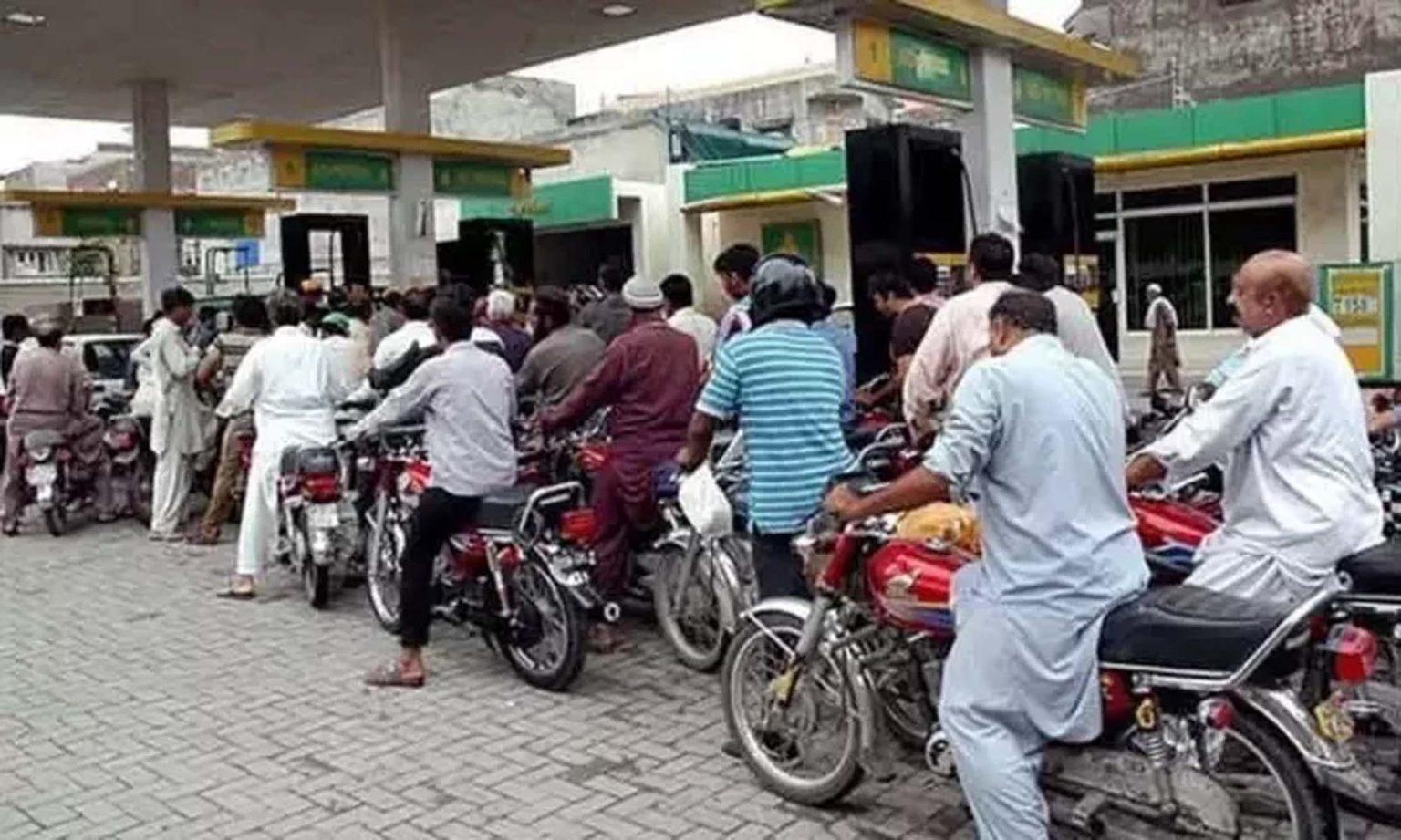 حکومت نے کسانوں، عوامی ٹرانسپورٹ اور موٹر سائیکل سواروں کو دی گئی فیول سبسڈی ختم کردی
