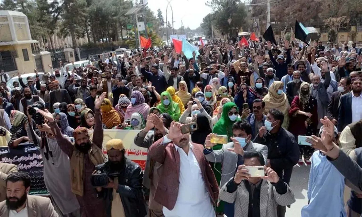 بلوچستان میں ملازمین کو احتجاج بھاری پڑا، محکمہ تعلیم نے 3 اساتذہ برطرف، 34 کو مختلف سزائیں سنادیں
