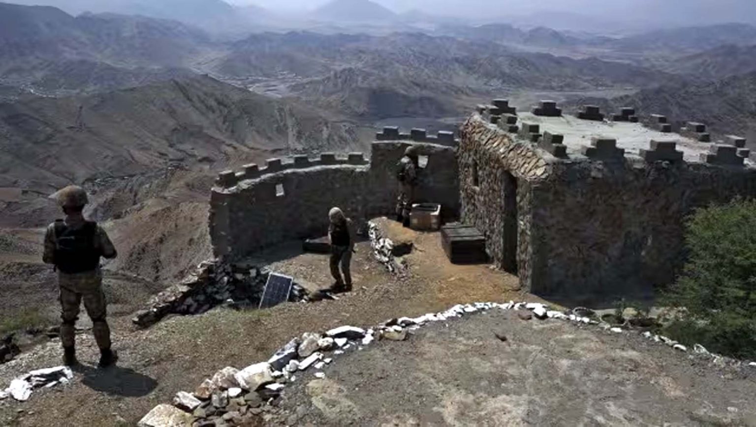 پاکستان کی افغانستان میں کارروائیاں، متعدد دہشتگرد ہلاک، بڑی تعداد میں اسلحہ و گولہ بارود کا ذخیرہ تباہ کردیا، وفاقی وزیر اطلاعات