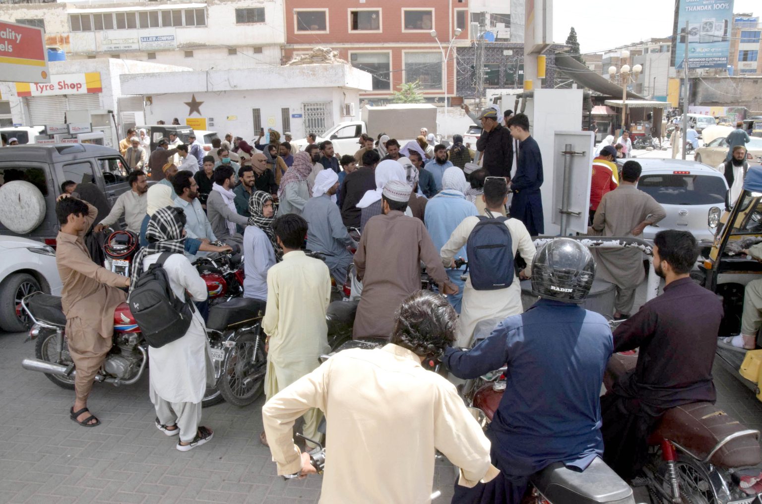 کوئٹہ میں پیٹرول اور ڈیزل کی قلت، متعدد پمپ بند، شہری پریشان، صورتحال معمول پر آنے میں دو دن لگ سکتے ہیں، صدر پیٹرولیم ڈیلر
