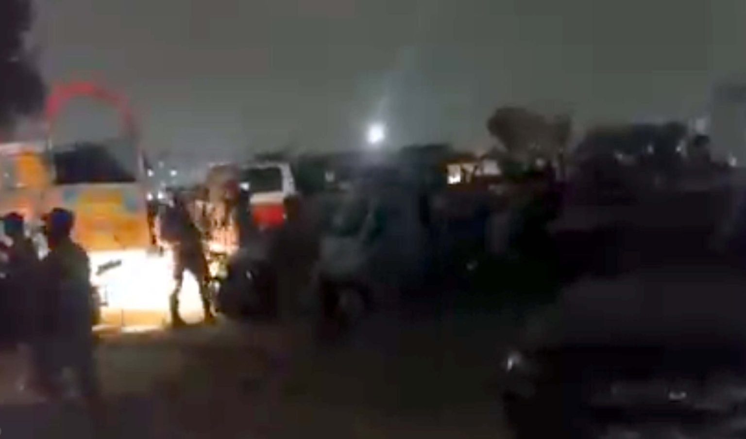 کراچی میں رینجرز کمپاﺅنڈ پر خودکش حملہ، 2 سیکورٹی اہلکار شہید، تین زخمی، 6 دہشتگرد ہلاک