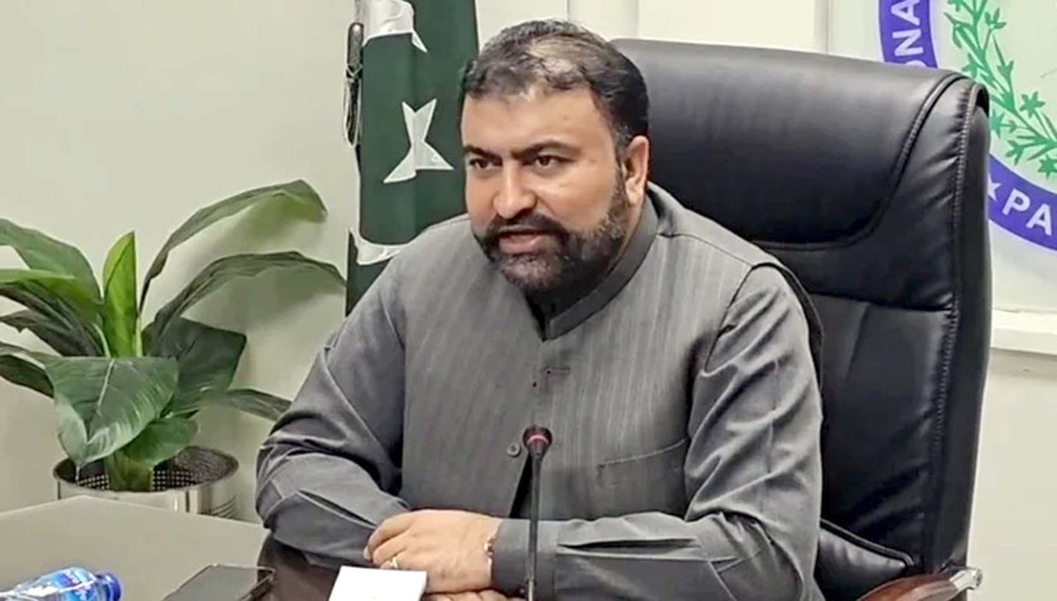 محمود اچکزئی کو یاد دلانا چاہتا ہوں کہ جب بیس پشتون کھڈ کوچہ میں شہید ہوئے تھے، تو کیا آپ کے بھائی نے گورنر شپ سے استعفیٰ دیا تھا؟ وزیراعلیٰ بلوچستان سرفراز بگٹی