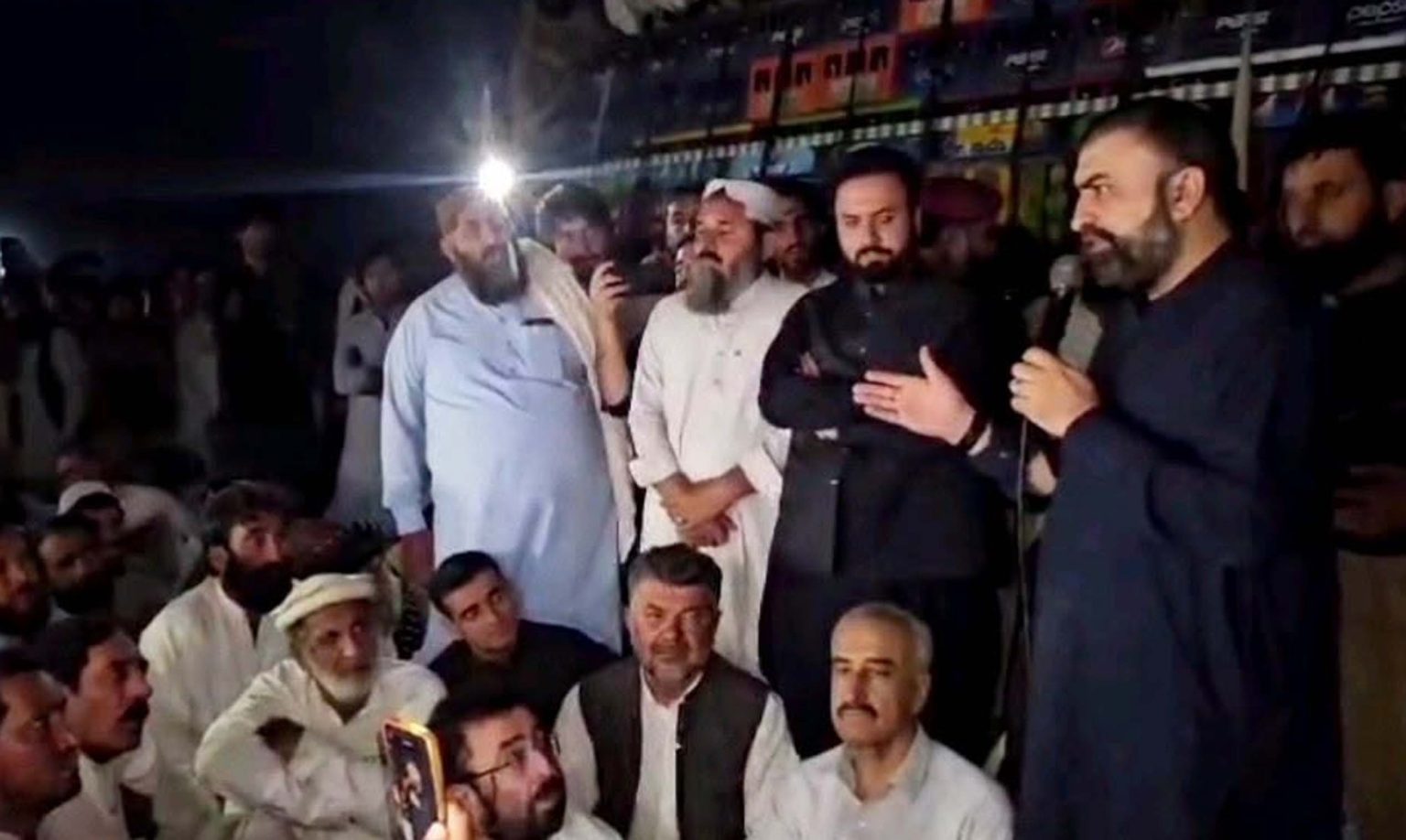 وزیراعلیٰ سرفراز بگٹی کی زیارت میں دھرنے کے شرکاء سے ملاقات، مطالبات پر غور کیلئے کمیٹی قائم، دھرنا ختم، مظاہرین نے شاہراہ بحال کردی