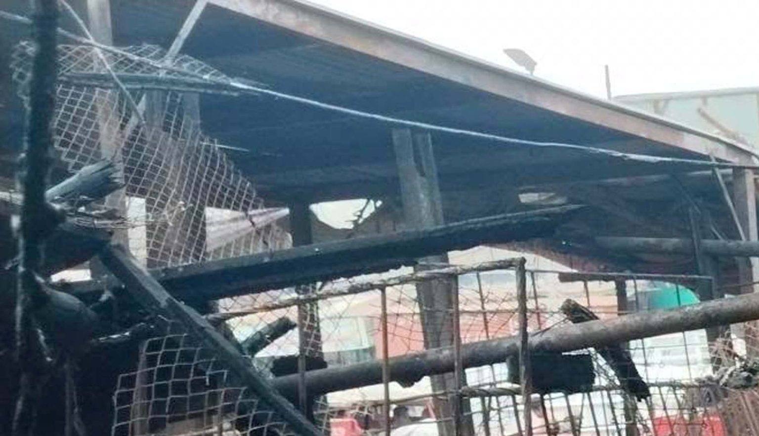 ڈیرہ مراد جمالی میں 11 ہزار کے وی بجلی کا تار گرنے سے آگ بھڑک اٹھی، پانچ دکانیں جل کر خاکستر