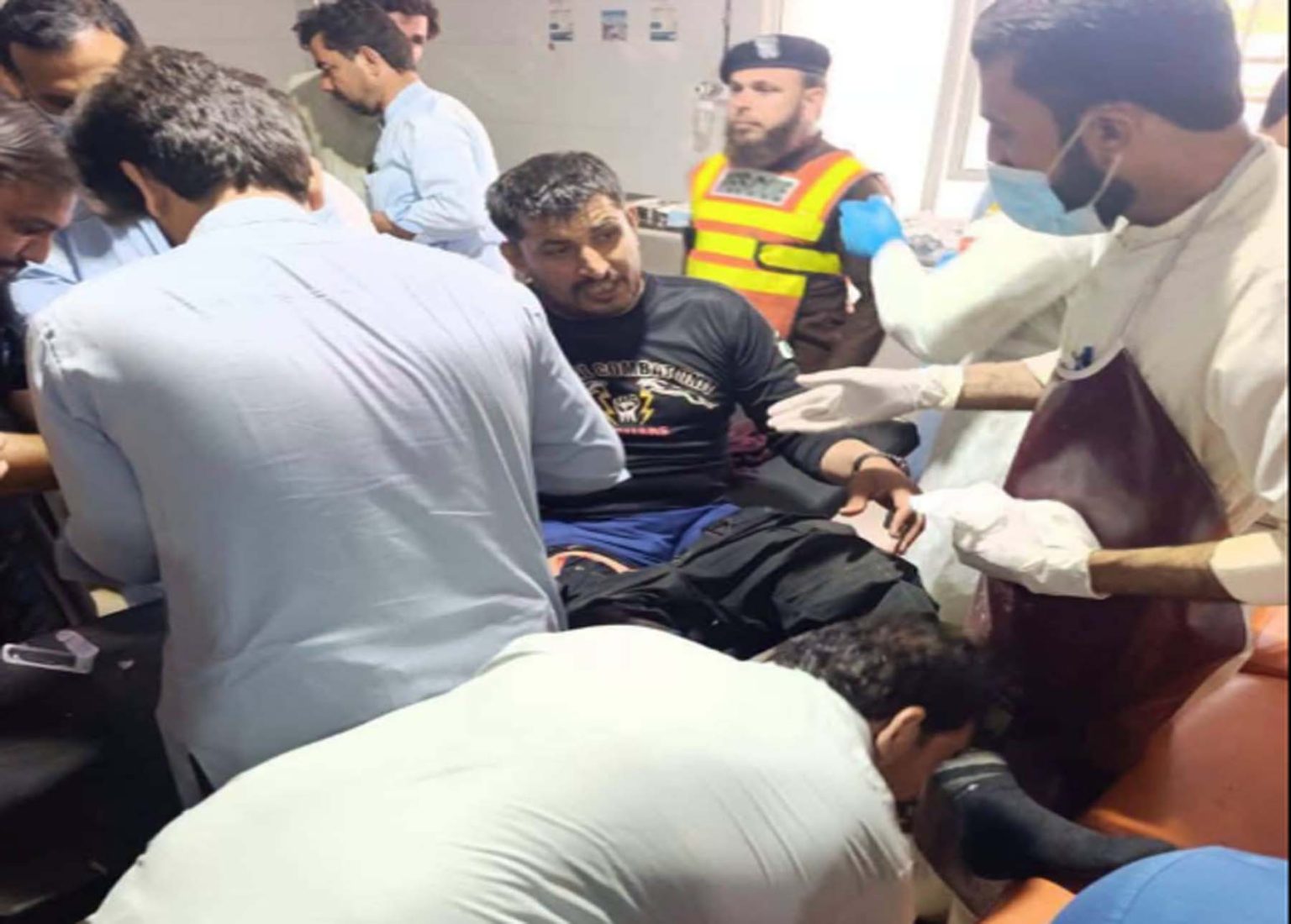 ہنگو، پولیس چیک پوسٹ پر حملے میں ڈی ایس پی سمیت 10 اہلکار شہید، 22 زخمی، 15 دہشتگرد ہلاک