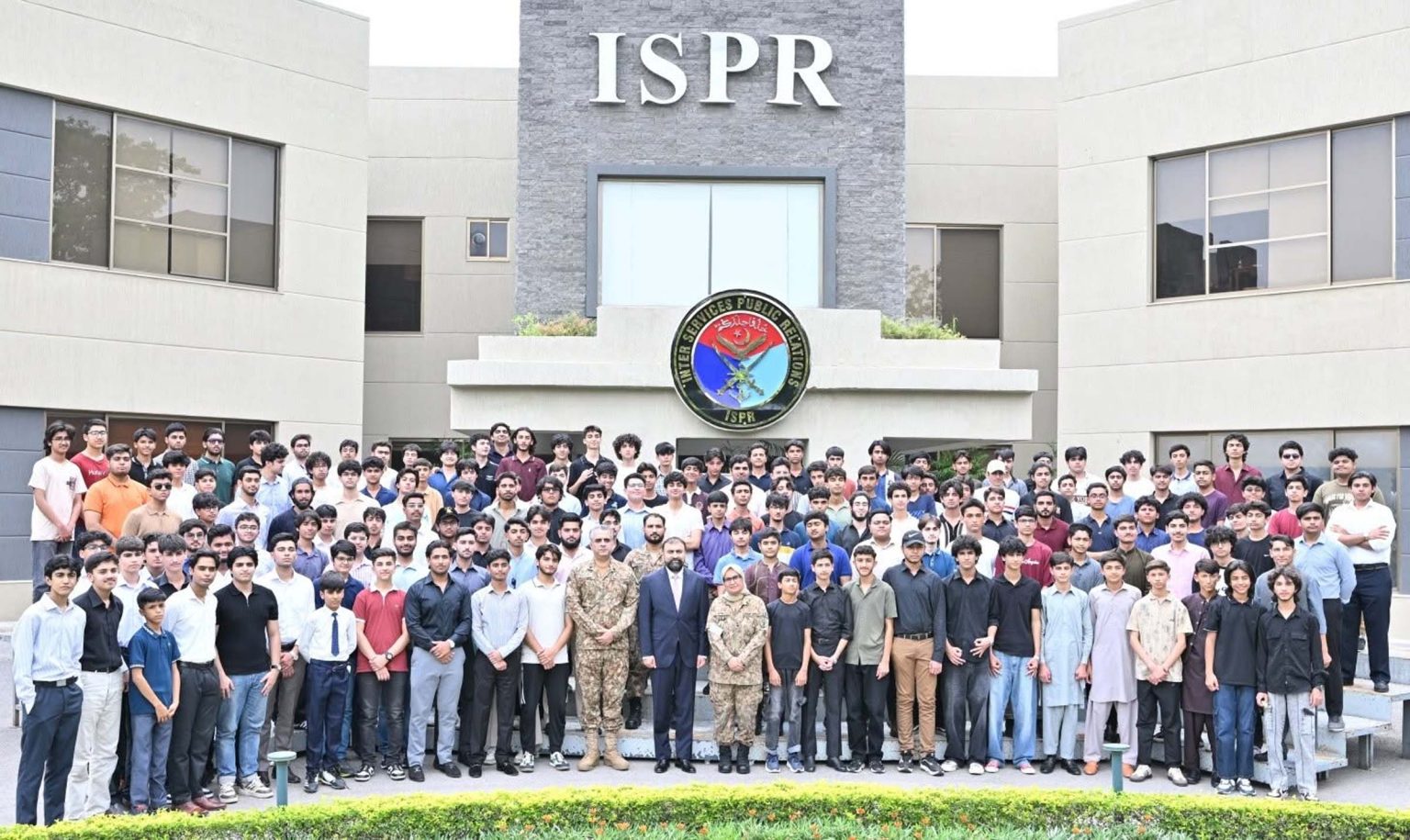 دہشتگردی کی کوئی صورت جائز نہیں، نوجوان سوشل میڈیا کا استعمال ذمہ داری، تحقیق اور شعور کے ساتھ کریں، وزیراعلیٰ بلوچستان سرفراز بگٹی