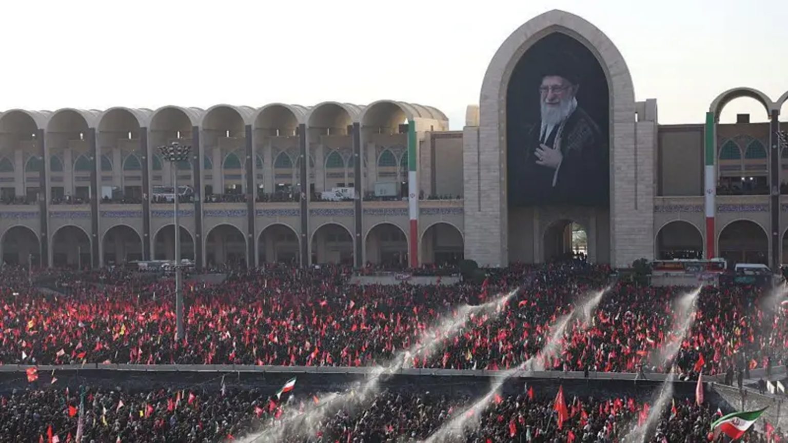 تہران میں علی خامنہ ای اور اہلخانہ کے جنازہ میں لاکھوں افراد کی شرکت، چاہتے تو شریک تمام افراد کو نشانہ بنا سکتے تھے، امریکی صدر ٹرمپ