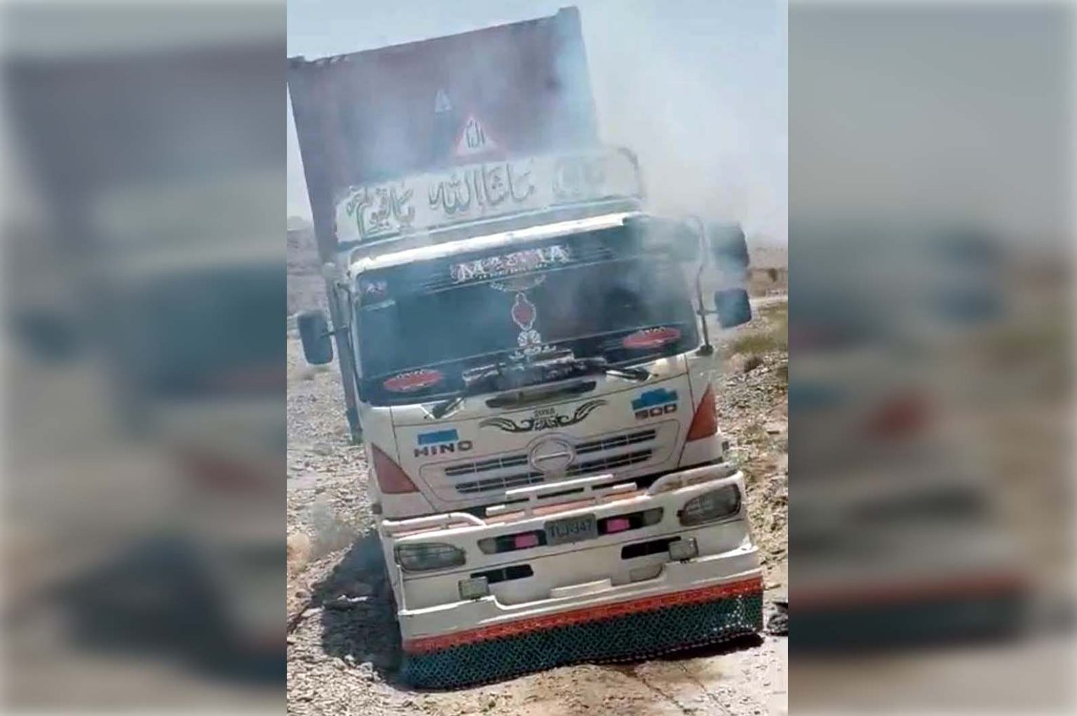 نوشکی، آر سی ڈی شاہراہ پر مسلح افراد نے کنٹینر کو آگ لگا دی