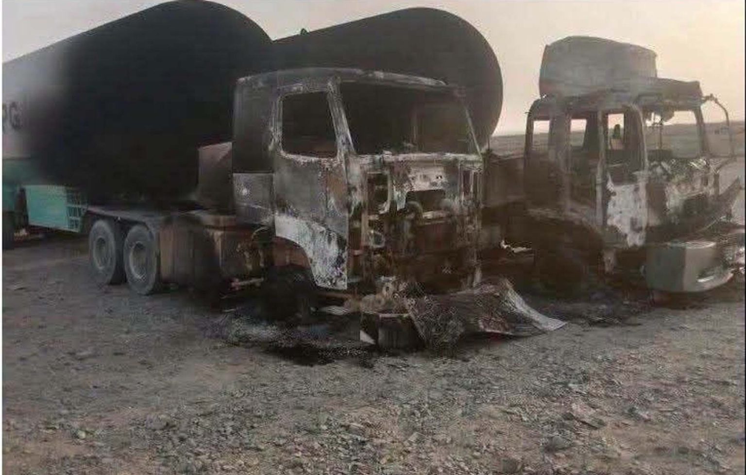 دالبندین، نذر آتش ٹرالرز کا ملبہ اٹھانے والے 5 گاڑی مالکان کو اغوا کرلیا گیا