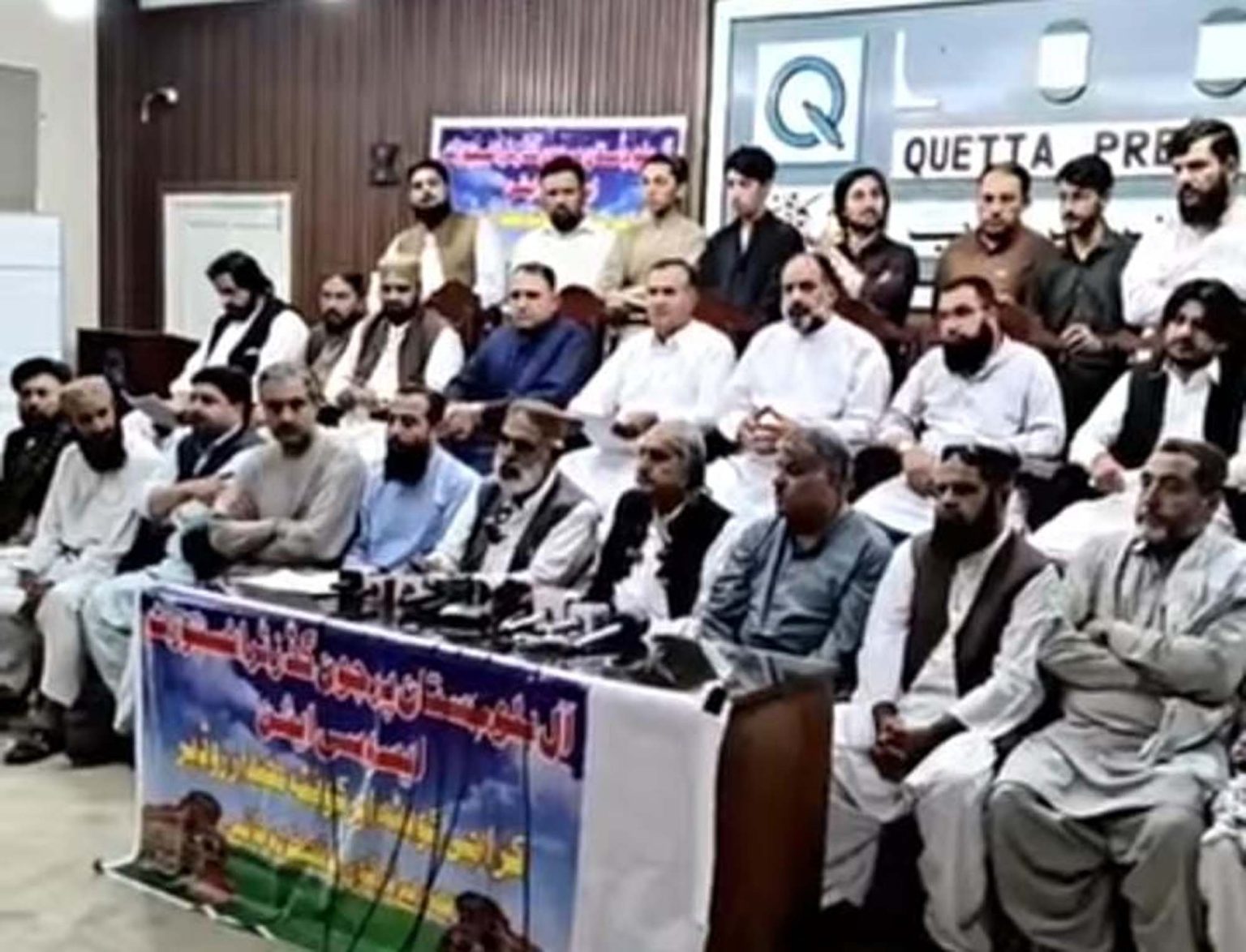 کوئٹہ کراچی شاہراہ پر گاڑیاں نہیں چلائیں گے، ٹرانسپورٹروں کا اعلان