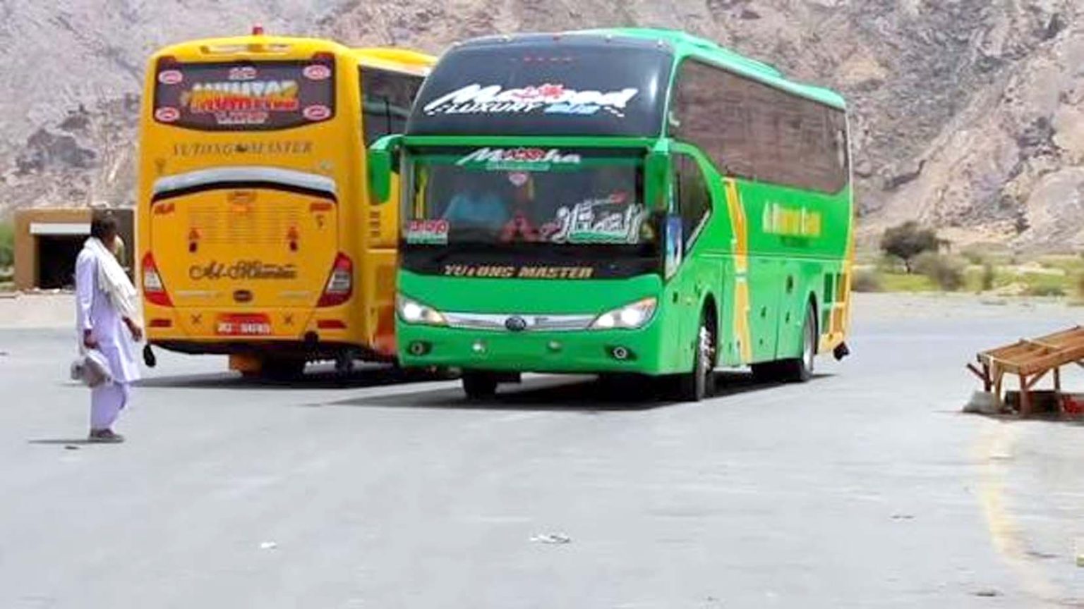 کوچ پر فائرنگ