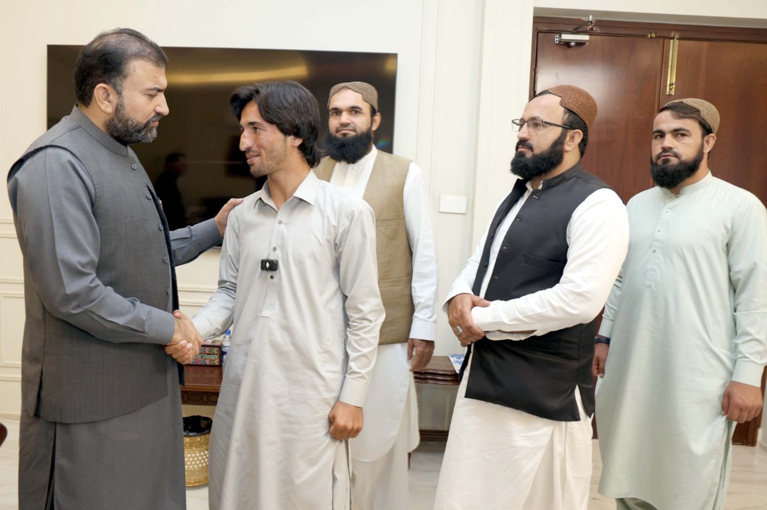 وزیراعلیٰ بلوچستان کا تیزاب گردی کا شکار ڈاکٹر کی مدد کرنیوالے نوجوان کیلئے سرکاری ملازمت کا اعلان