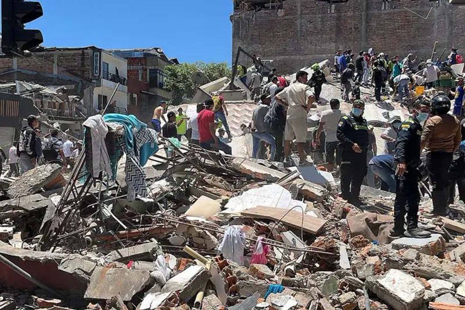 کولمبیا 7.4 شدت زلزلہ: ہلاکتیں 250 سے تجاوز، بڑے پیمانے پر تباہی