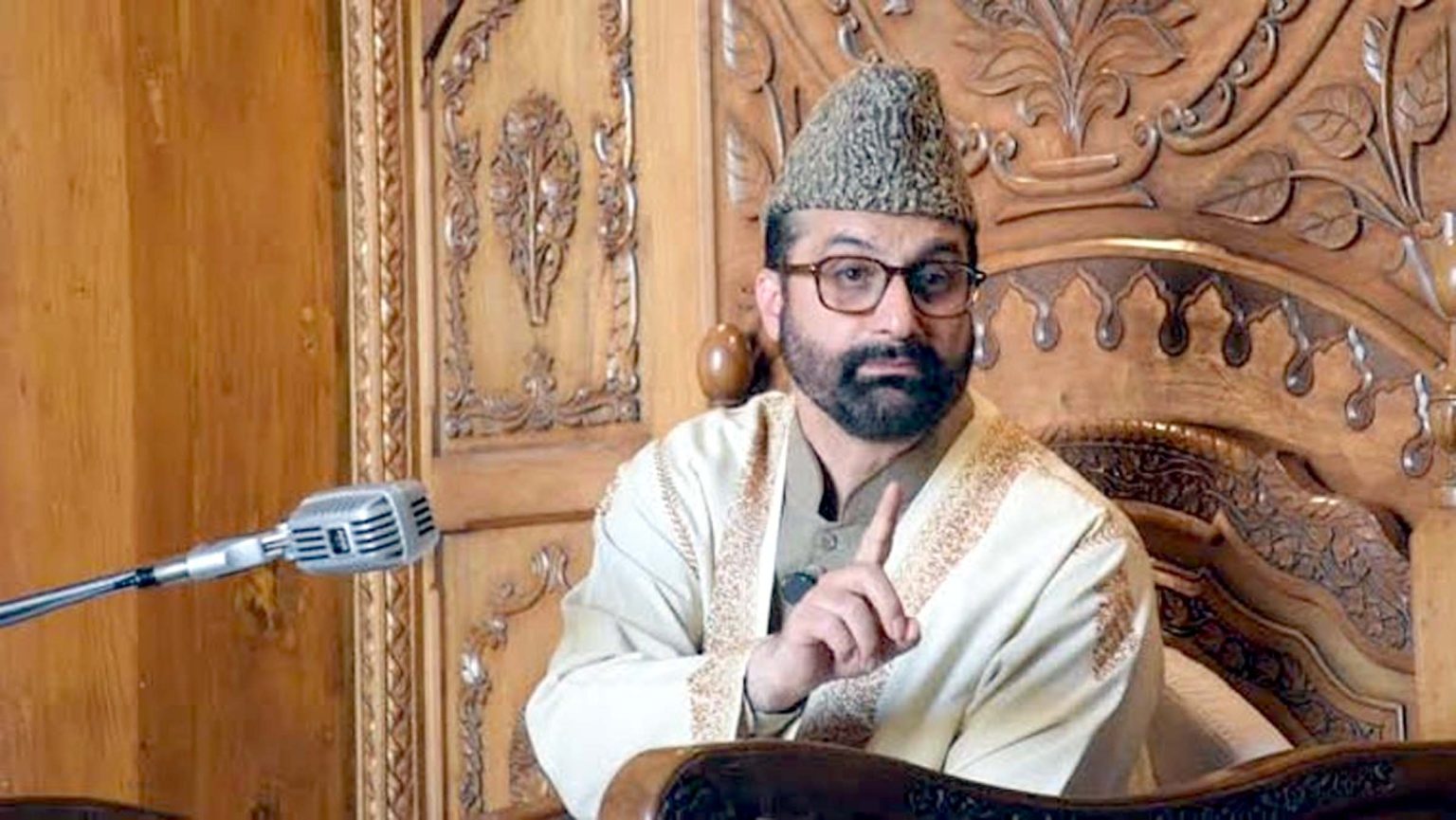 کشمیر میں بھارتی حکام نے میر واعظ عمر فاروق کو ایک بار پھر گھر میں نظر بند کردیا