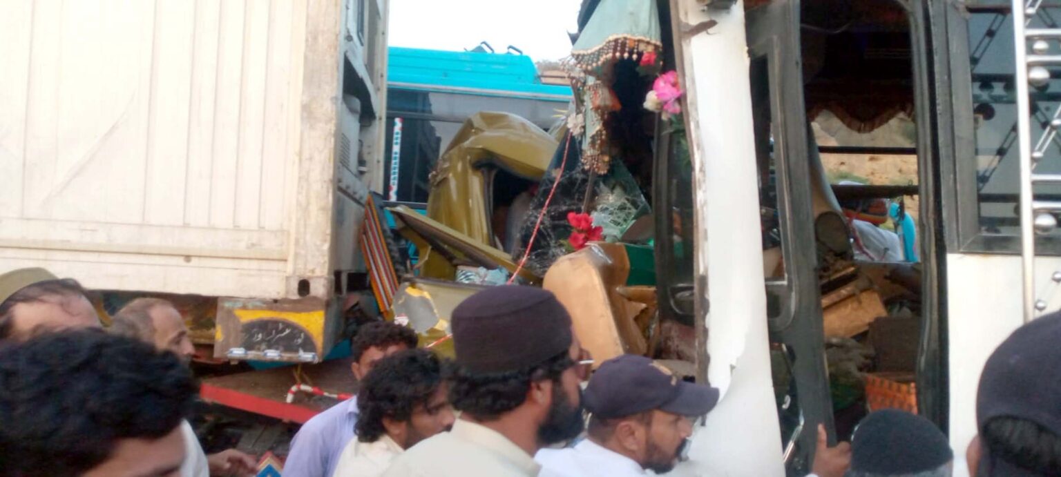 وندر مریدہ کیمپ کے قریب ٹریفک حادثہ، خواتین سمیت 4 افراد زخمی
