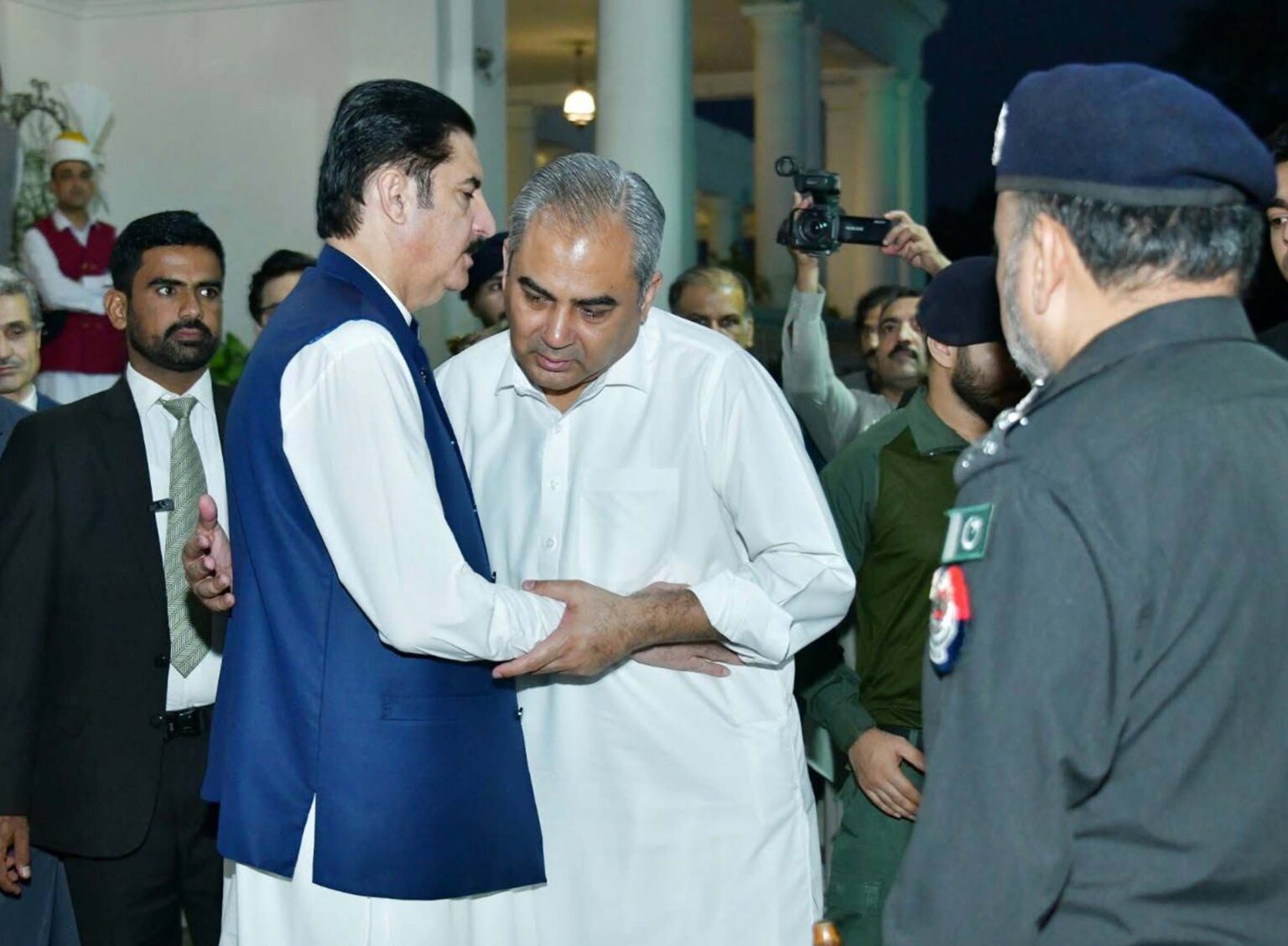 خیبر پختونخوا گورنر