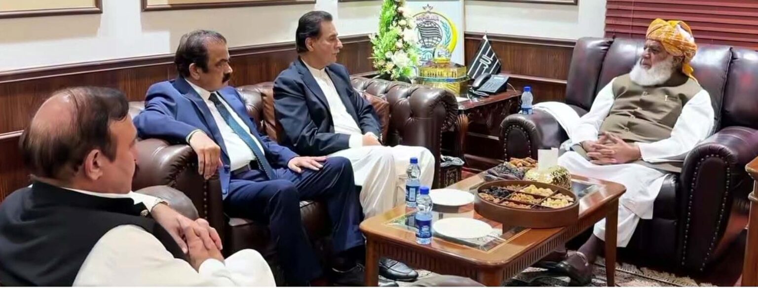 حکومتی ٹیم مولانا فضل الرحمن سے ملاقات