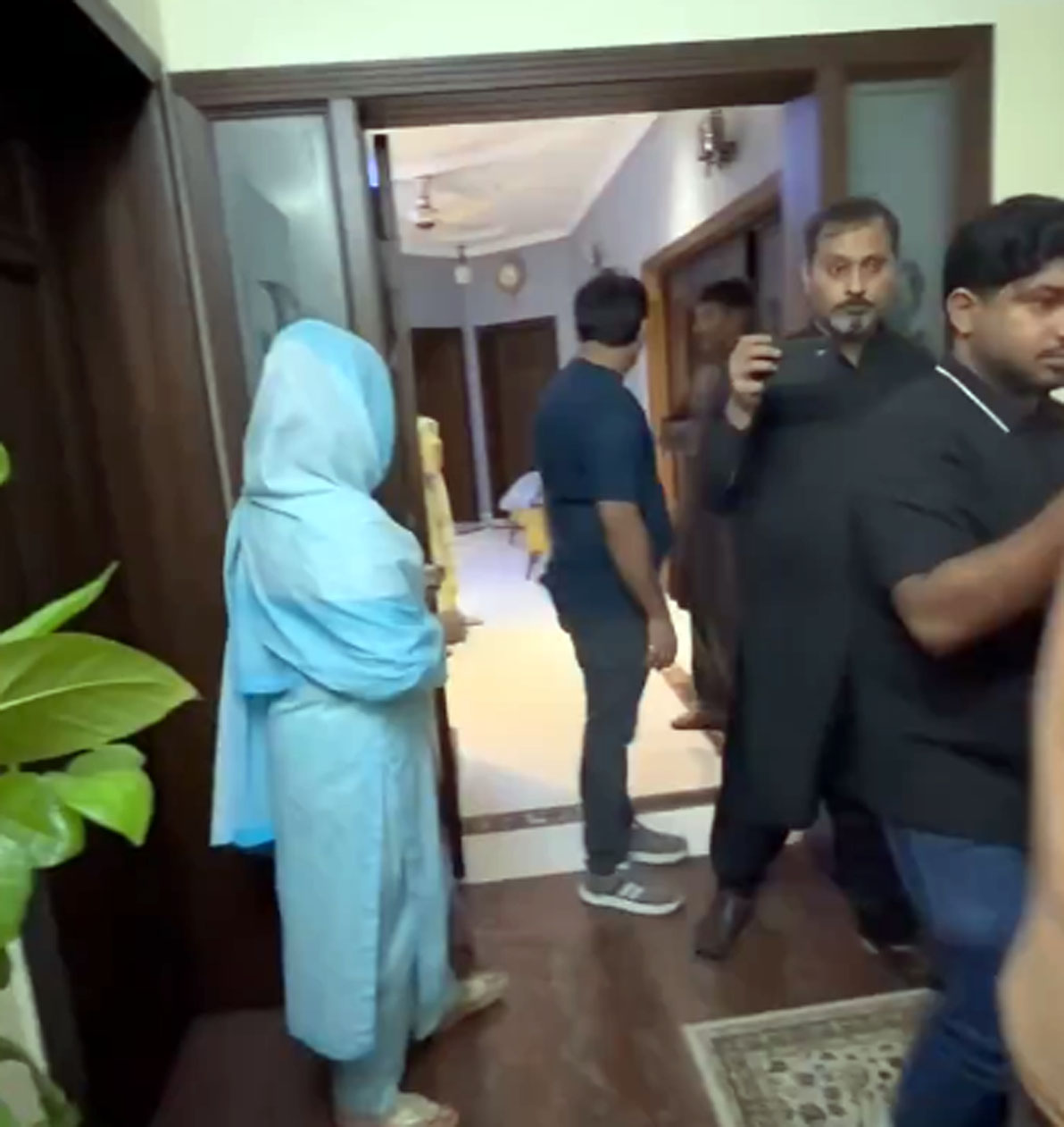 اقرار الحسن اہل خانہ