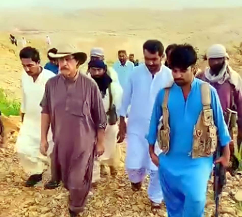 جھل مگسی مسلح افراد اور امن فورس کے درمیان شدید جھڑپیں