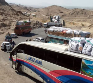 نوشکی میں کوئٹہ تفتان شاہراہ سلطان چڑھائی کی آئے روز بندش معمول بن گئی، ٹرانسپورٹر اور مسافر پریشان