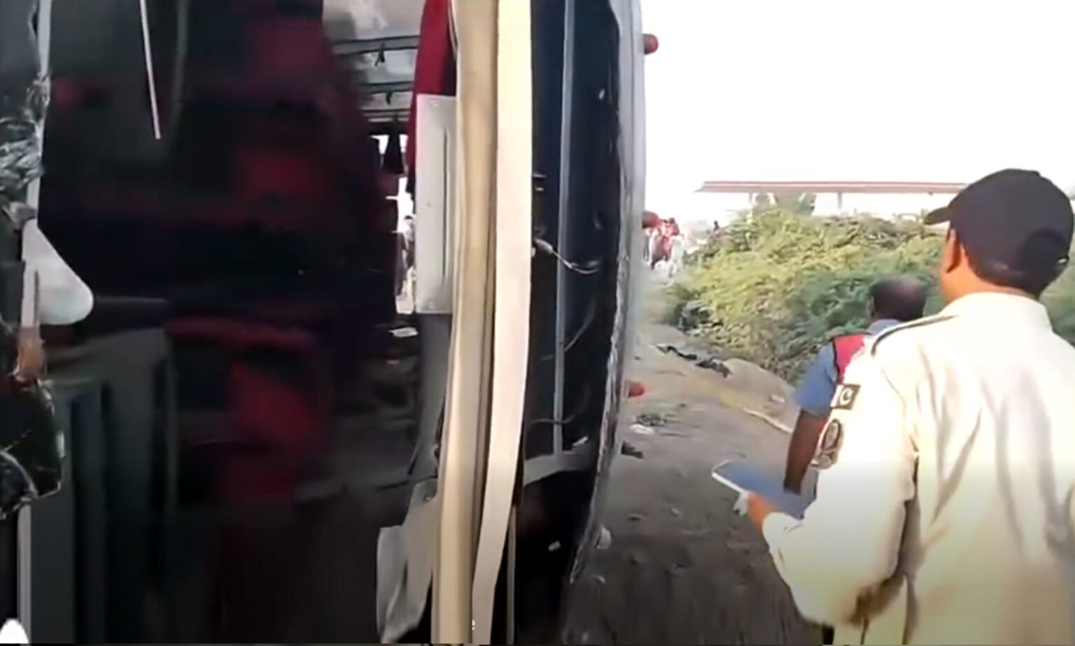 راجن پور مسافر بس حادثے کا شکار