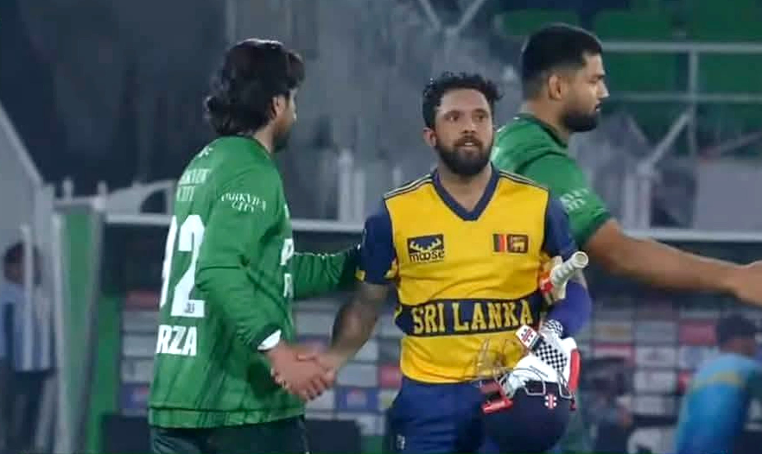 راولپنڈی، ٹی ٹوئنٹی سیریز کے تیسرے اور آخری میچ میں سری لنکا نے پاکستان کو 8 وکٹ سے ہرا دیا
